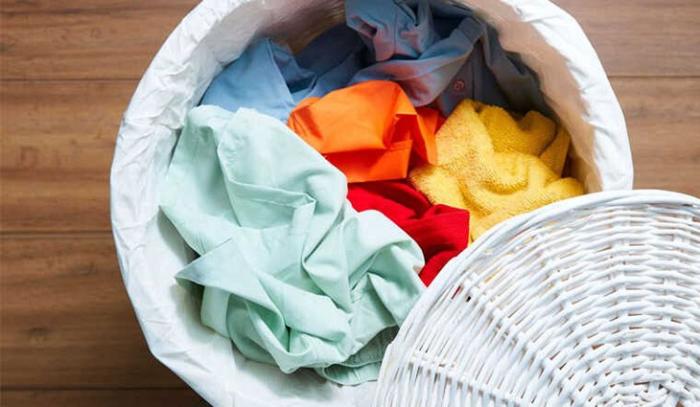 Tẩy ố quần áo bằng kem đánh răng